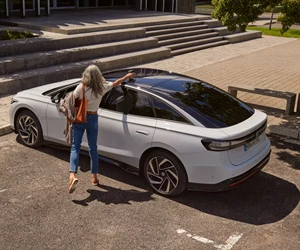 IC0592 Id7 Exterior Side Back