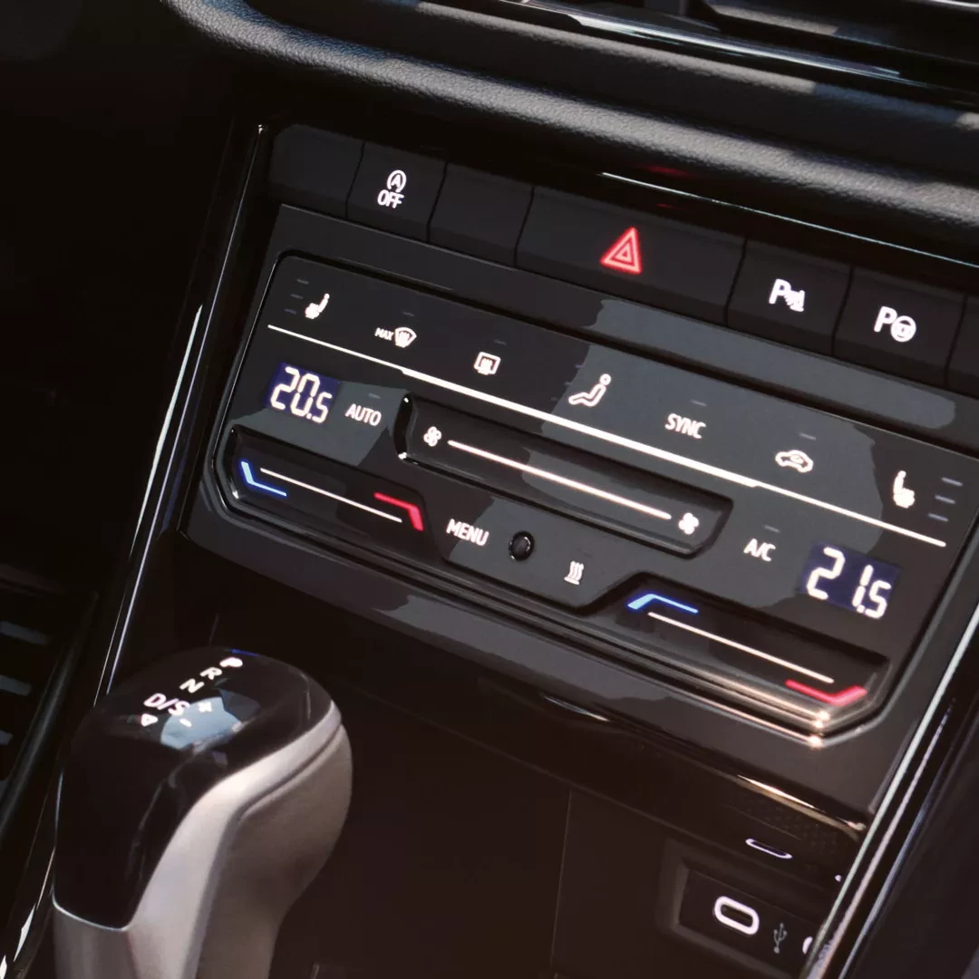 TC1133 T Roc Interior Climate 16 9 Fcc