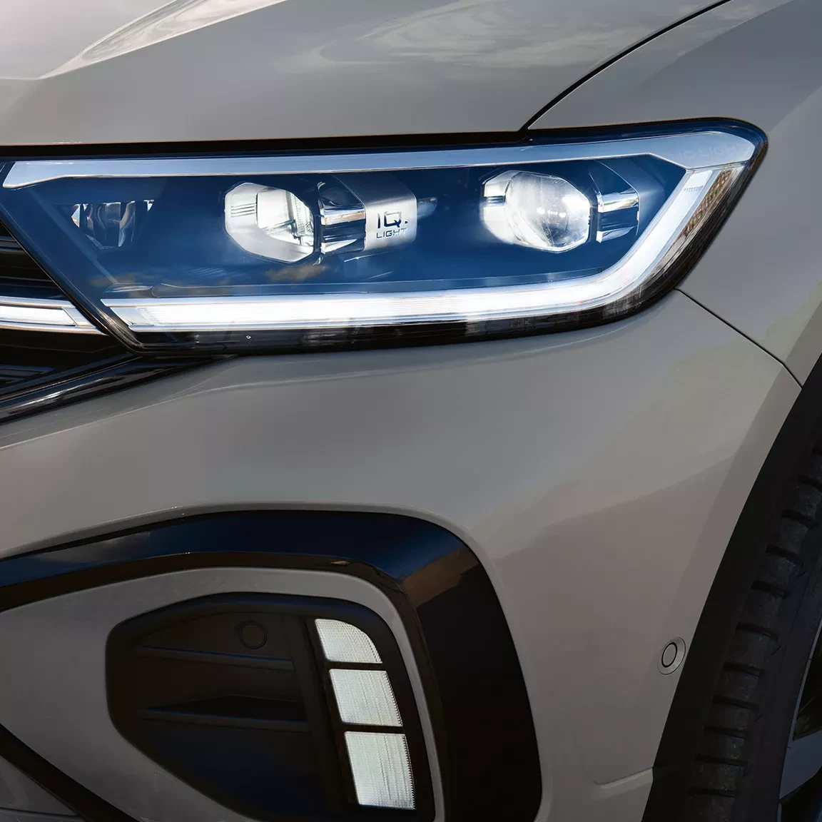 TC0877 T Roc Exterior Detail Iq Light